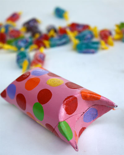 1 toilet-roll-pillow-box-favor-2